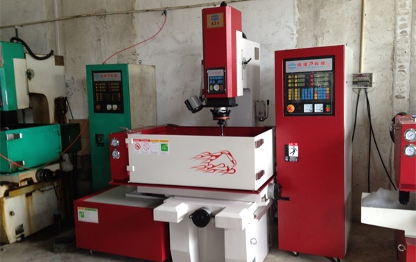 數(shù)控火花機(jī)